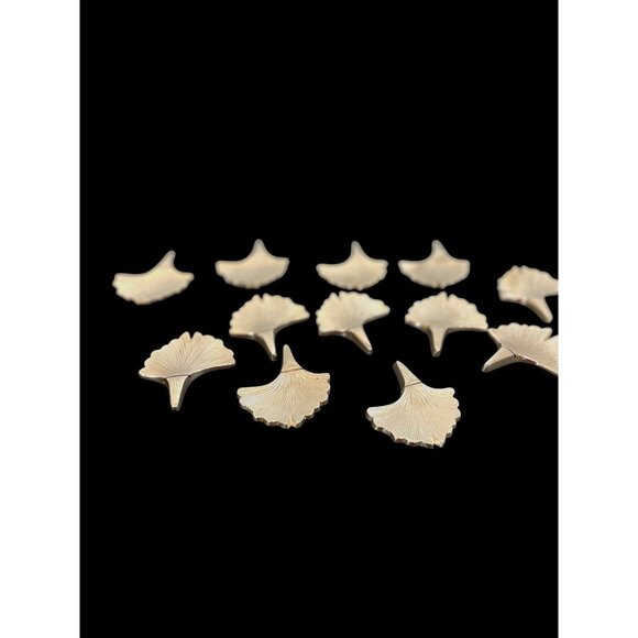 Set of 12 Beautiful Silver Metal Flower Petal Table Name or Sign Stands - Picture 4 of 9